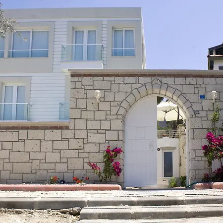 מלון Lara Ilica 2*